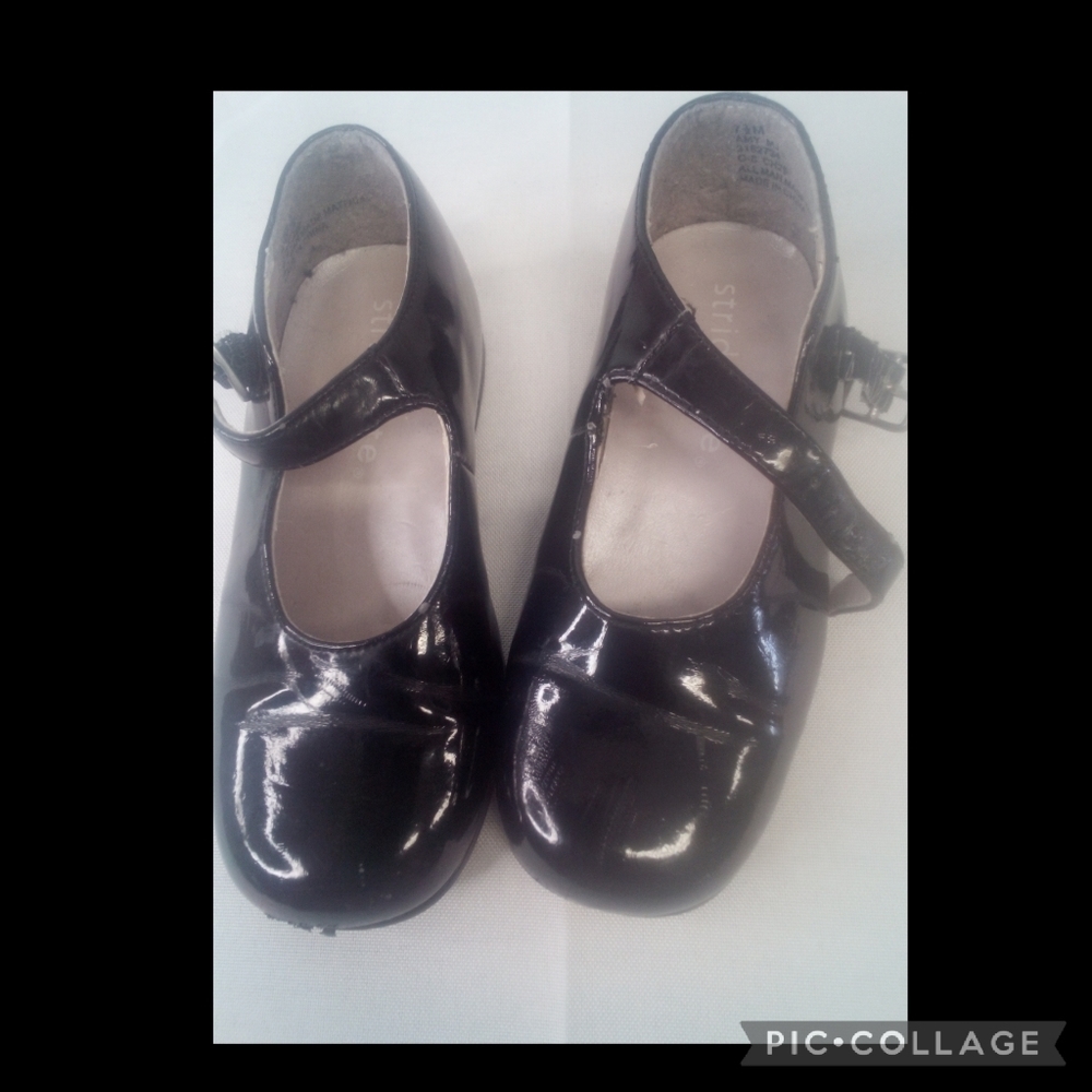Stride rite baby shoes.
